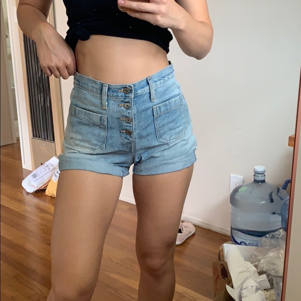 Levi’s shorts size 28